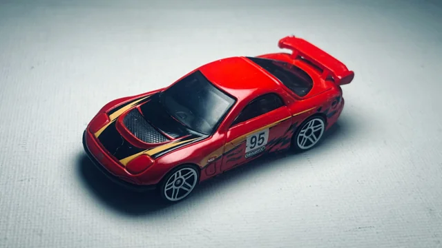 Diecast sport merah dengan livery nomor 95